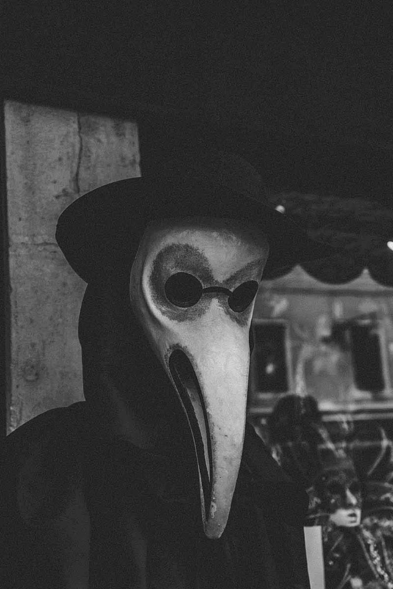 plague mask, medieval period