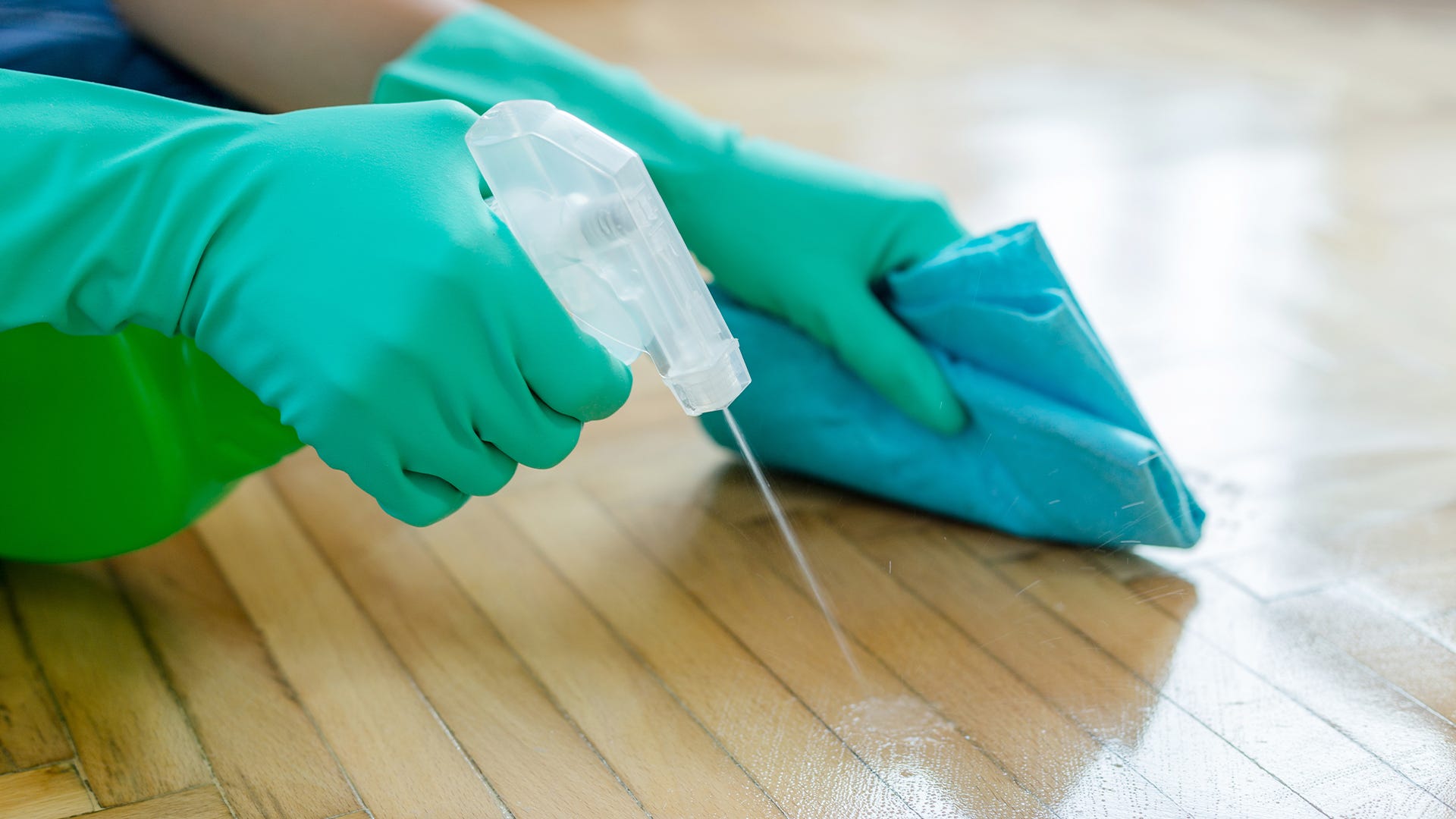 How to Use Dusting Gloves to Clean Your Home